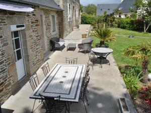 Holiday Home Kalon Roz - LOX104