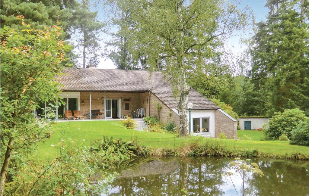 Maison de vacances Holiday Home Kirchheim with Fireplace VII  53881 Hockenbroich