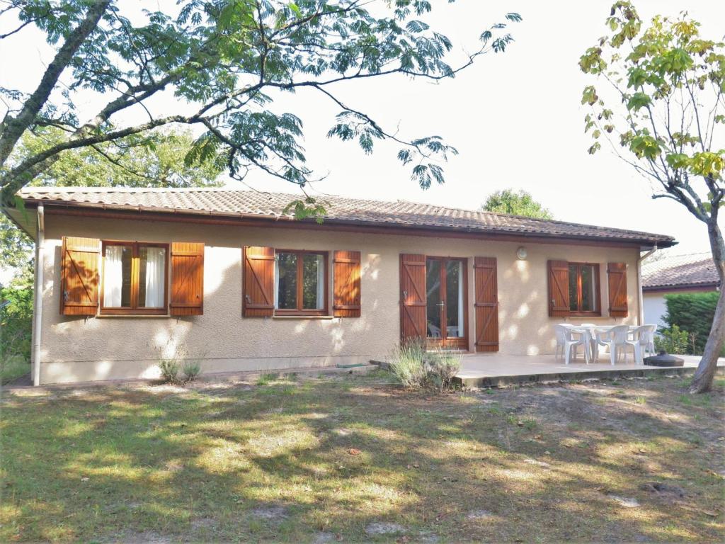 Maison de vacances Holiday Home L'Orée du Bois - HUT100  33990 Hourtin