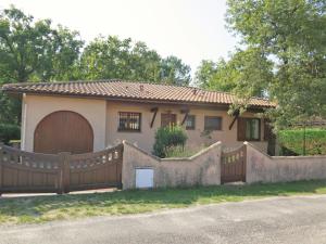 Holiday Home L'Orée du Bois - HUT100