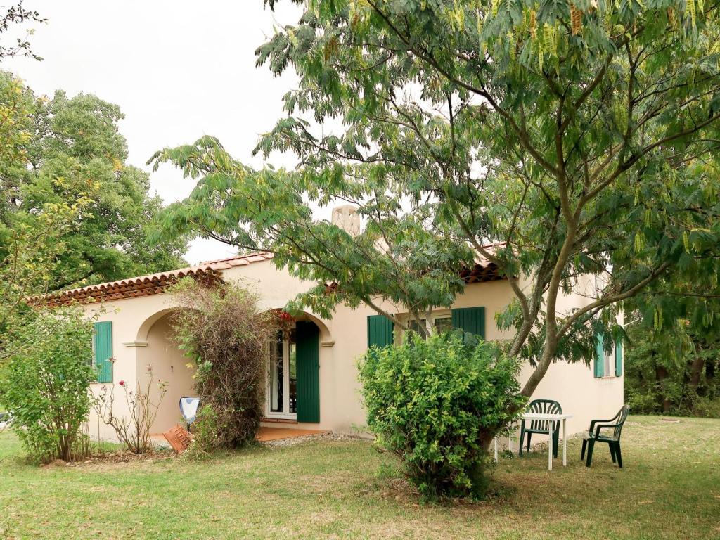 Maison de vacances Holiday Home L'Orée du Golf - PVE100  04860 Pierrevert