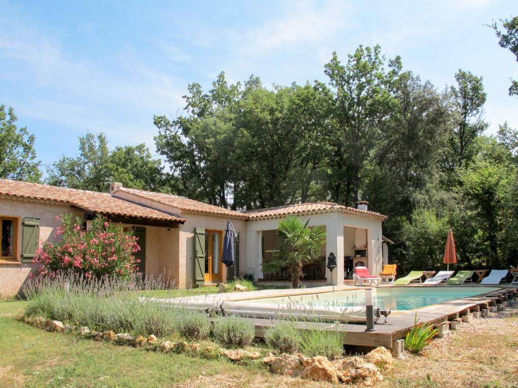 Maison de vacances Holiday Home La Bignone - REG130  83630 Régusse