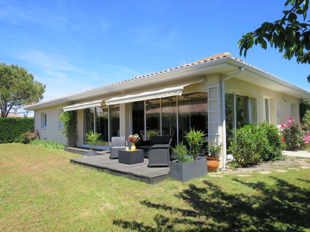 Maison de vacances Holiday Home La Forêt - RES100  33740 Arès