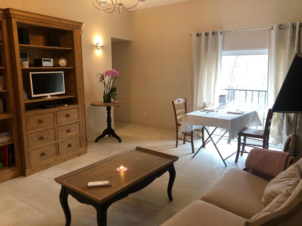Holiday Home La Gaubide - CAY300