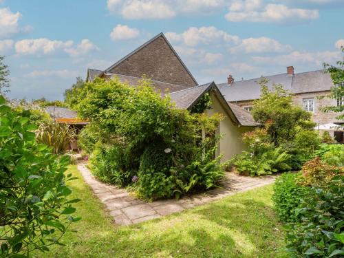 Holiday Home La Haute Gilberdière - SIY401