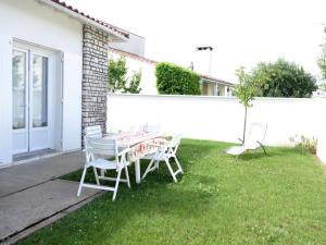 Maison de vacances Holiday Home La Roquille  17640 Pontaillac -1