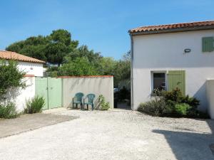 Maison de vacances Holiday Home La Touche - IDR121  17630 La Flotte -1