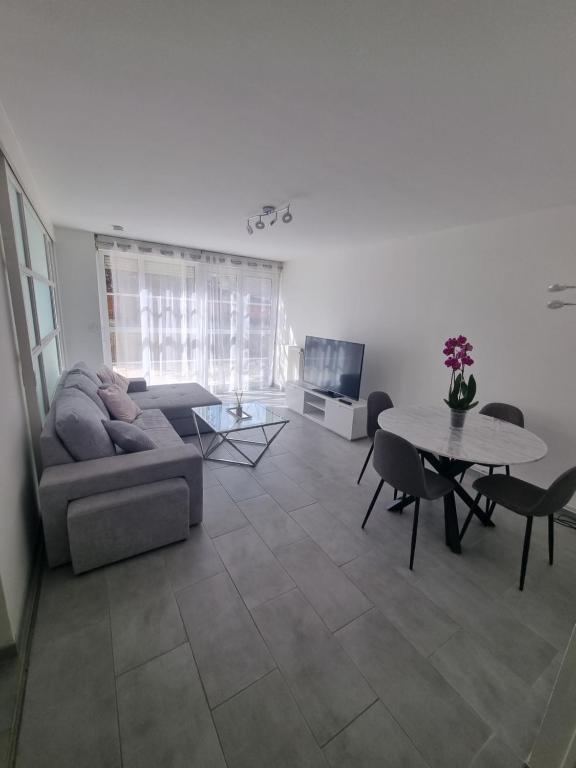 Holiday home lake view, Zemitz 17440 Zemitz