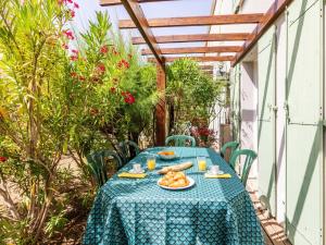 Holiday Home Le Domaine de l'Oliveraie 37