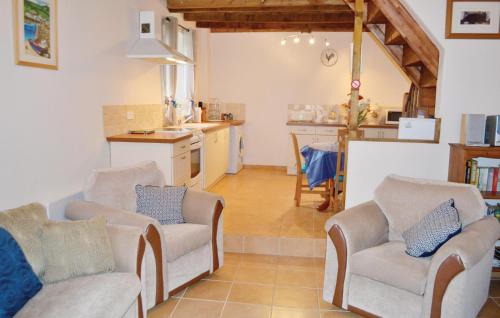 Holiday home Le Faouet P-728