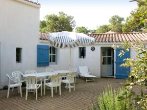 Holiday Home Les Brisans - TSM518