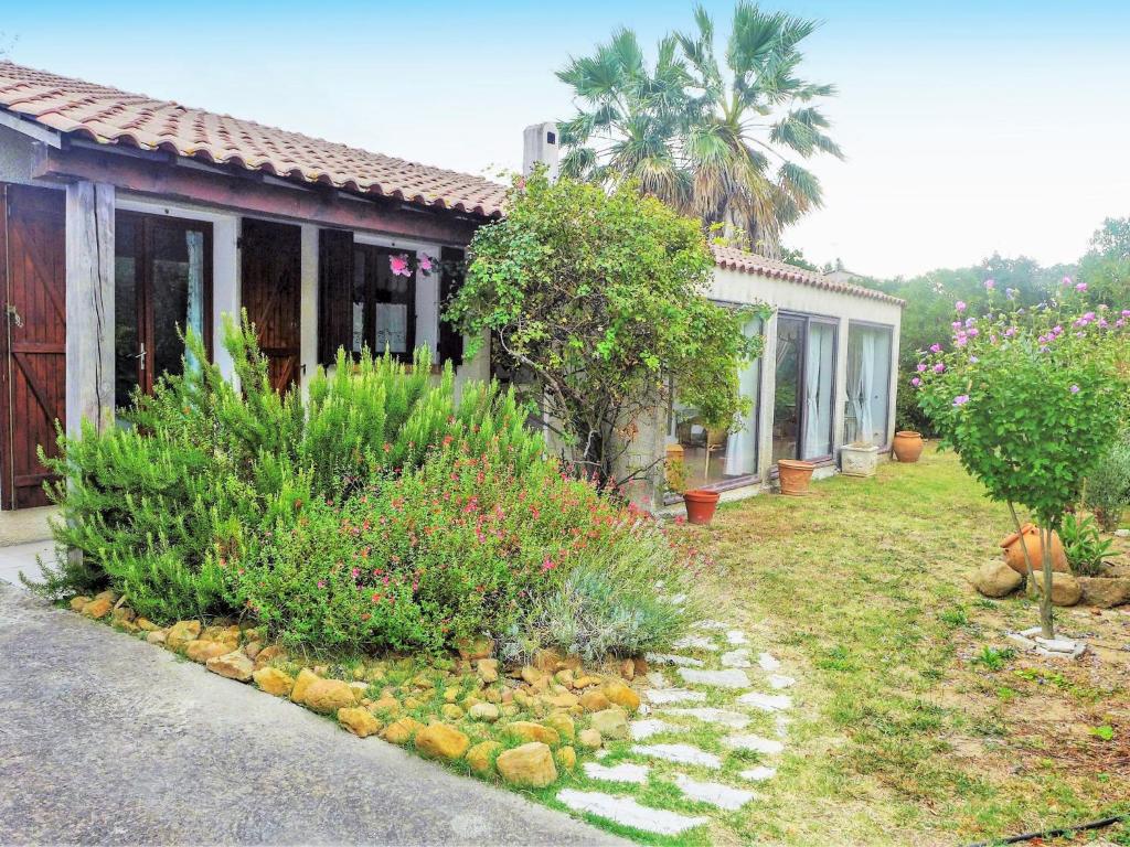 Maison de vacances Holiday Home Les Hauts de Grimmal  11110 Salles-dʼAude