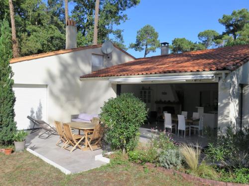 Holiday Home Les Narcisses - RBL200