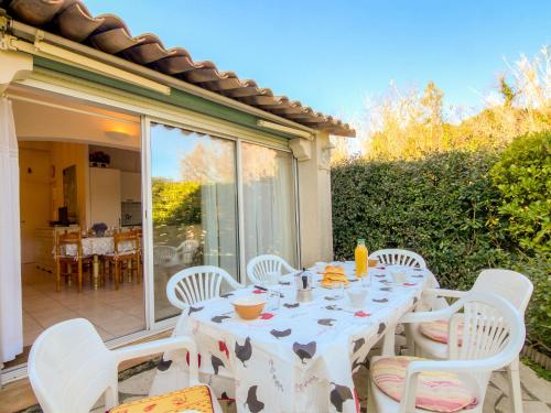 Holiday Home Les Parcs de Gassin-5