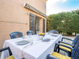 Holiday Home Les Troenes