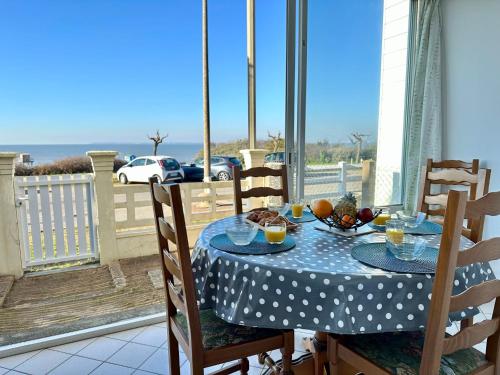 Holiday Home Maison Front de Mer