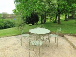 Maison de vacances Holiday Home Maison Rouge - AMA202  24290 Brégegere Aquitaine