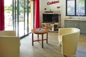 Maison de vacances Holiday Home, Neville-sur-Mer  50330 Néville-sur-Mer Normandie
