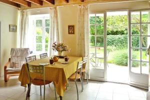 holiday home, Pont-Saint-Esprit