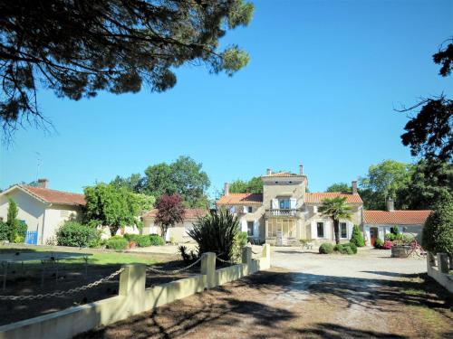 Holiday Home Pontac-Gadet 1 - JDL100