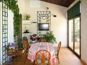 Holiday Home Rock - GON100
