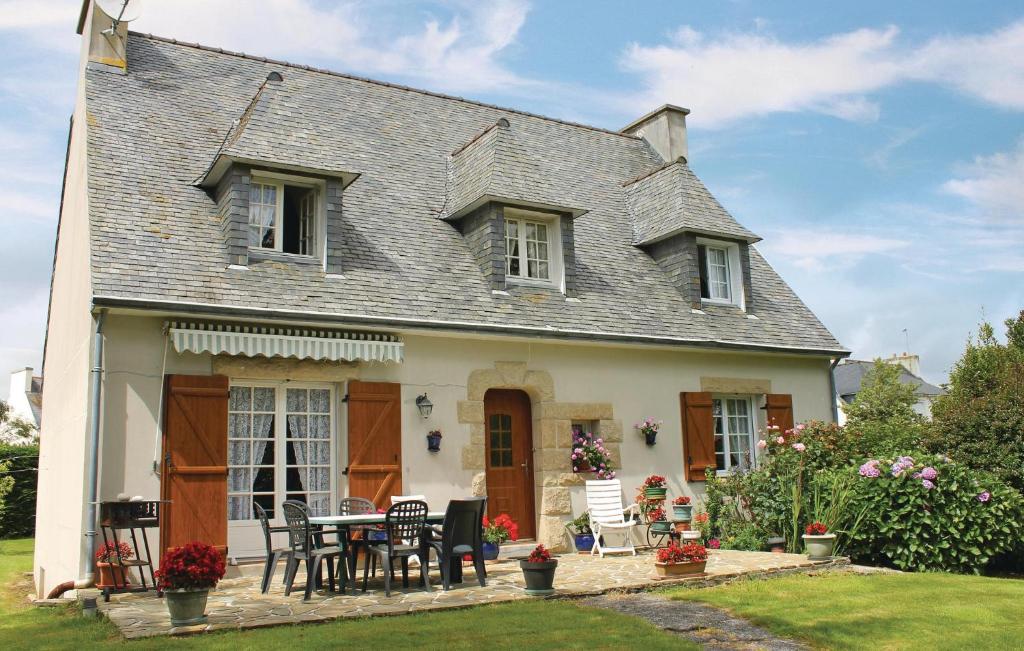 Holiday home Rue Pierre Brossolette , 29720 Plonéour-Lanvern