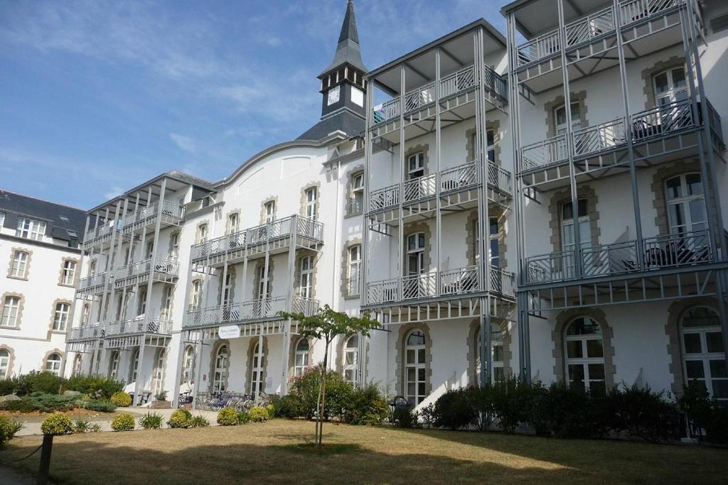 Holiday Home Saint Gonvel - LDZ103