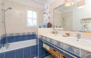 Holiday home Saint Jean de Monts 44 with Outdoor Swimmingpool