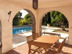 Holiday Home Shangri La - LIS145