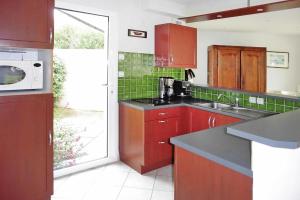 Holiday Home St- Gildas-de-Rhuys - BRE04131-F