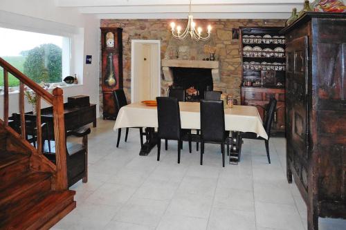 Holiday Home St- Jean-du-Doigt - BRE05377-F