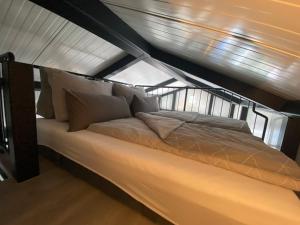 Holiday Home Tiny Haus Westerwald 16 Blue