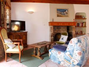 Holiday Home Ty Marieflo - POE100