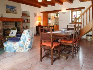 Holiday Home Ty Marieflo - POE100