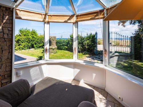 Holiday Home Villa Pieds Dans l'Eau Enez Thinic