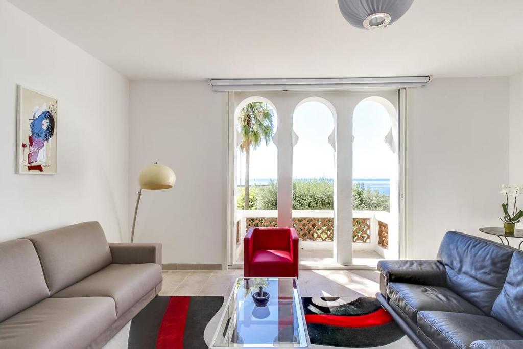 Maison de vacances Holiday Home with beautiful Sea View 139 Avenue Edith Joseph 06220 Golfe-Juan