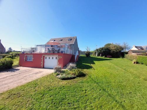 Holiday home with fantastic sea views on the Crozon Peninsula