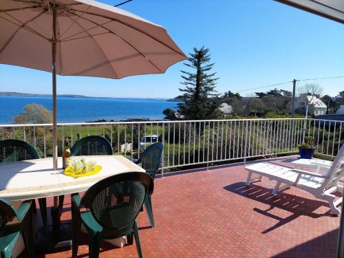 Holiday home with fantastic sea views on the Crozon Peninsula