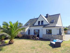 Holiday home with indoor pool, jacuzzi and sauna, Plouarzel