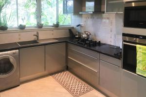 holiday home with indoor pool, Le Porge