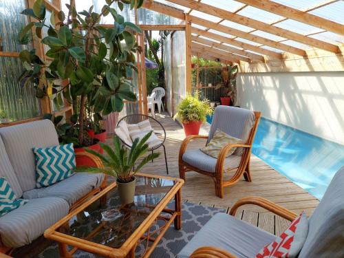 Holiday home with indoor pool, Plounéour-Brignogan-Plages