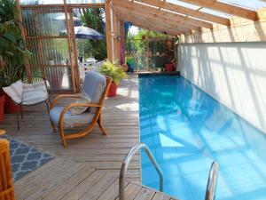 Holiday home with indoor pool, Plounéour-Brignogan-Plages