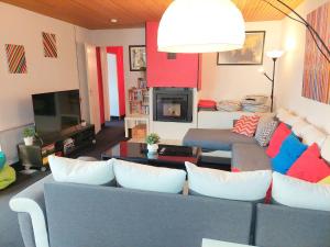 Holiday home with indoor pool, Plounéour-Brignogan-Plages