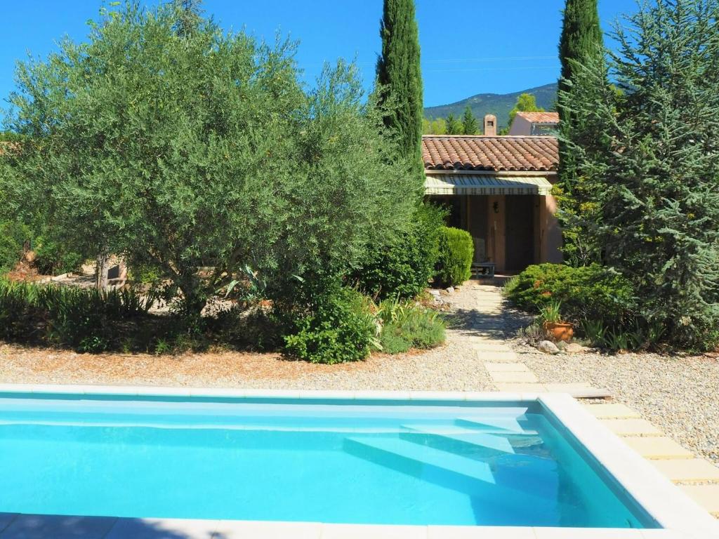 Maison de vacances Holiday home with outdoor pool, Bédoin  84410 Bédoin