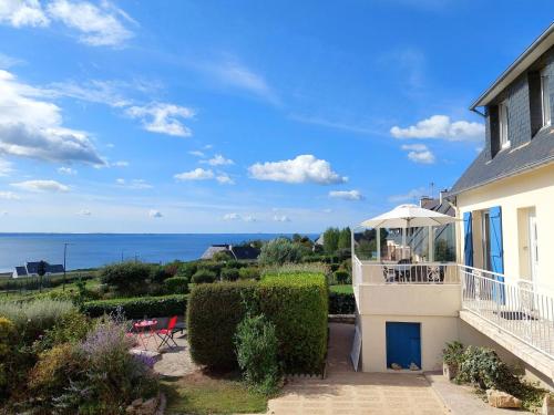Holiday home with panoramic sea views, Crozon Peninsula, Telgruc-sur-mer