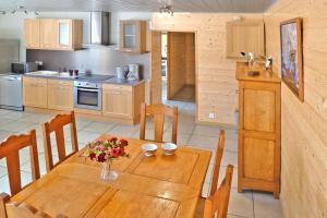 Holiday home with partial sea views, Cléder