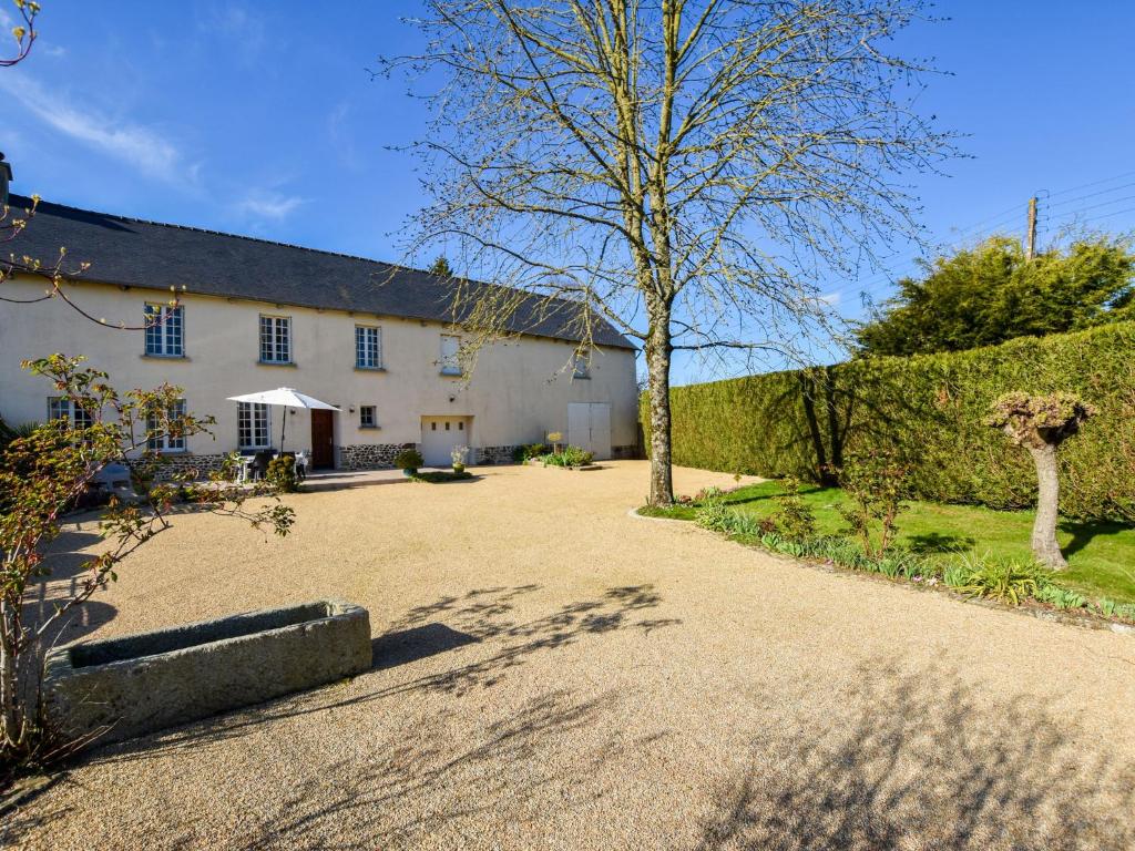 Maison de vacances Holiday home with pretty terrace and garden, near the Paimpont forest  22250 Lanrelas