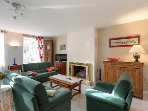Holiday home with pretty terrace and garden, near the Paimpont forest