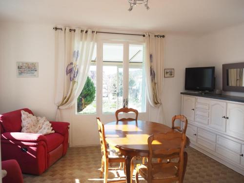 Holiday home with private garden, Villes-sur-Auzon