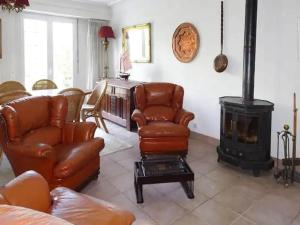 Holiday home with private outdoor pool, Gouesnac\